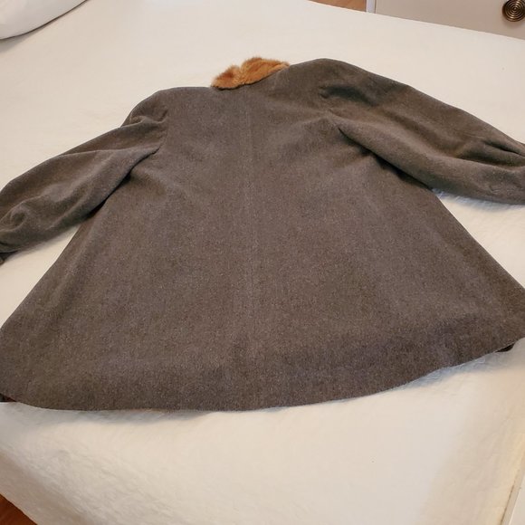 TRUE VINTAGE 1940'S FUR TRIMMED WOOL COAT - Picture 3 of 5